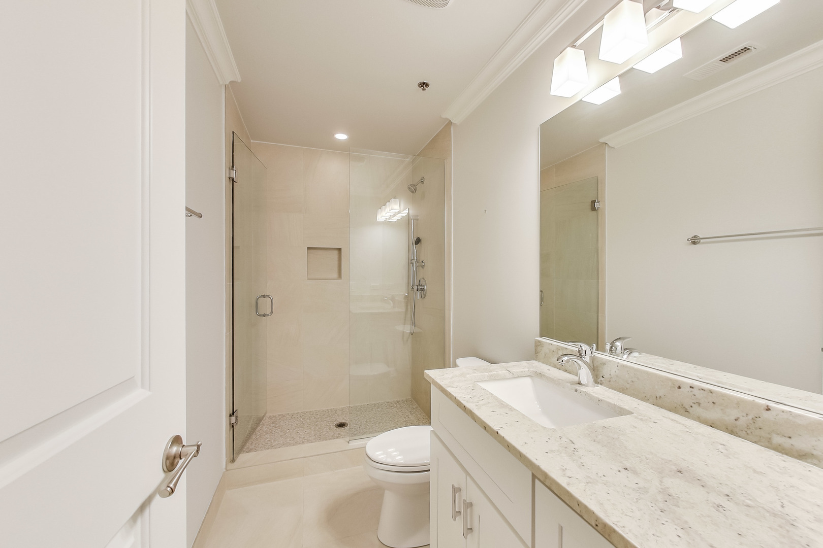 1247 W Madison Street 310 Property Photo 6