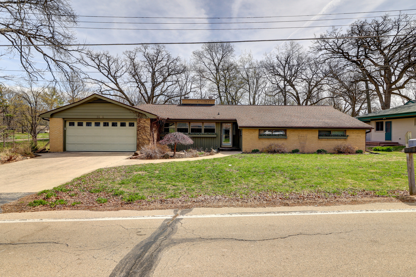 1404 Sinnissippi Park Road Property Photo