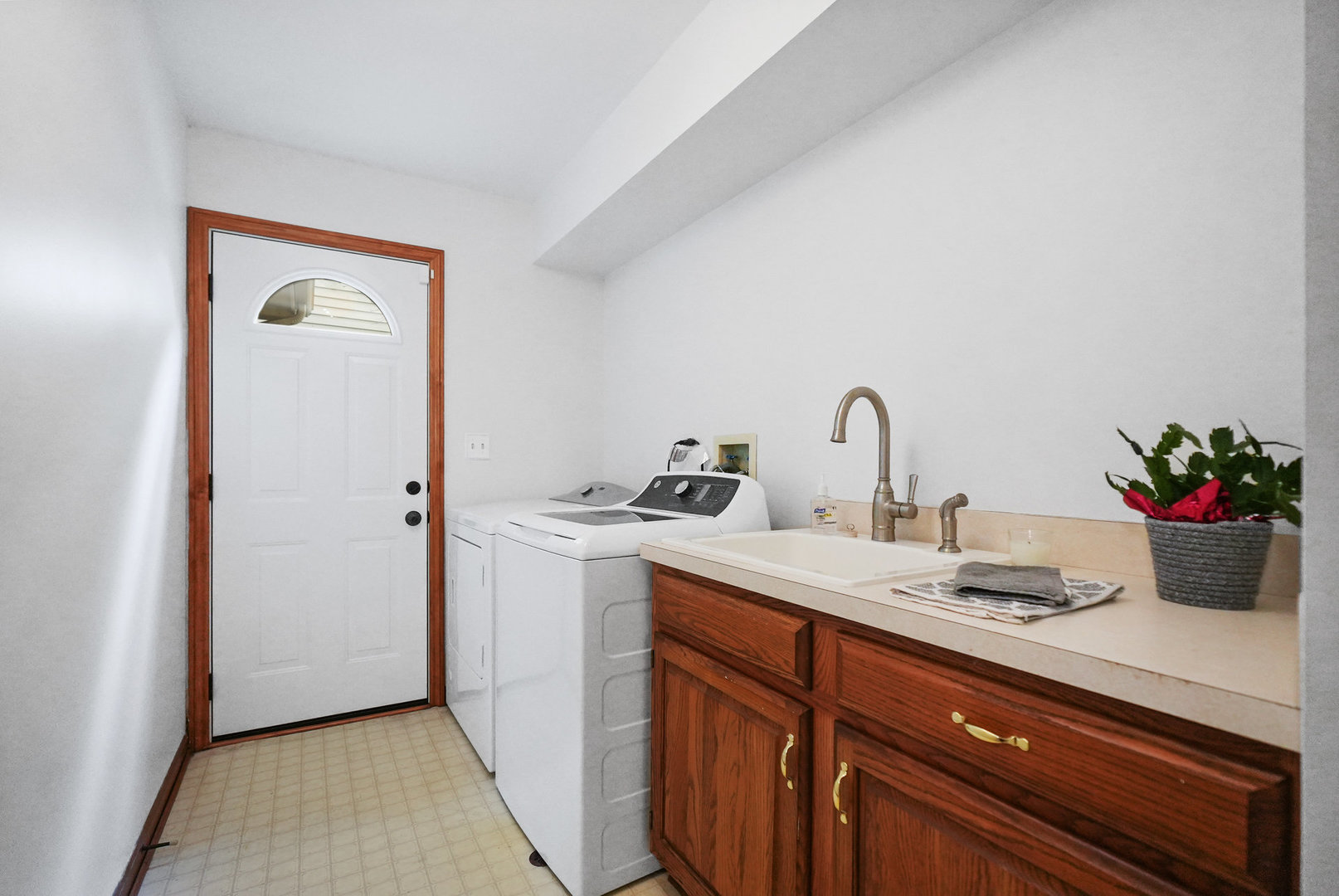 2756 Fox River Ln Property Photo 19