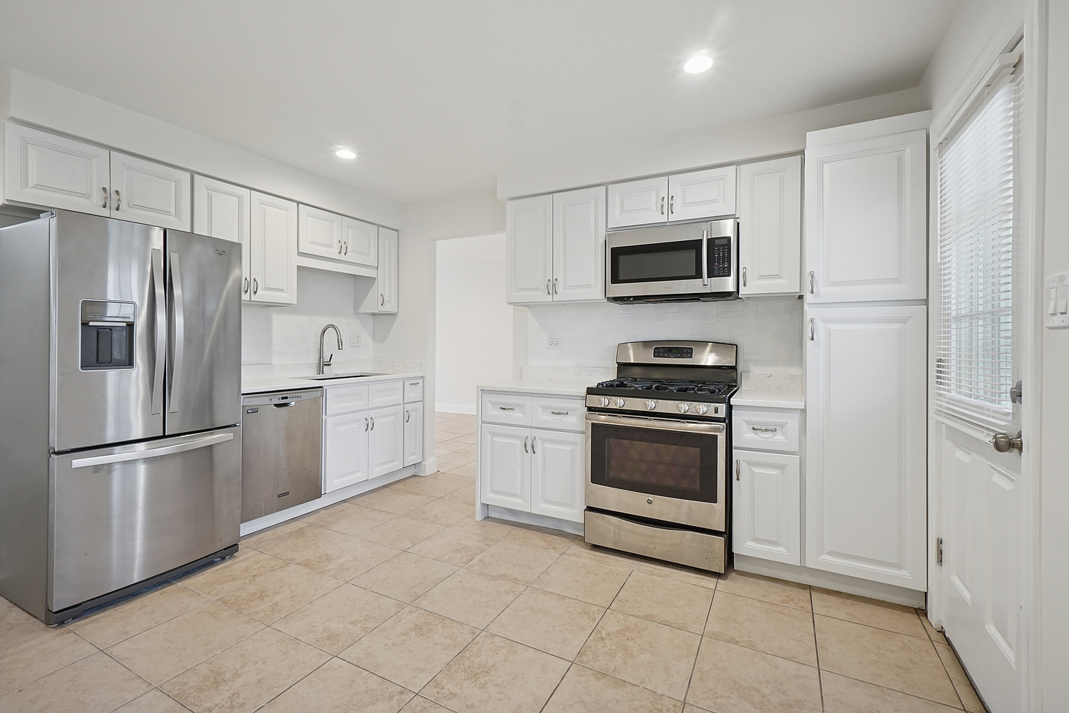 9732 S Keeler Avenue Property Photo 3