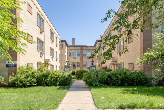 2005 W Touhy Avenue 105 Property Photo
