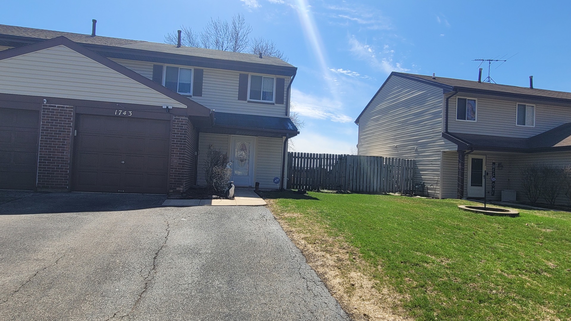 1743 Fulton Lane Property Photo