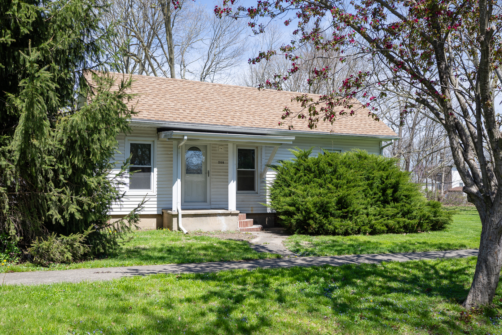 208 W 3rd Street Property Photo