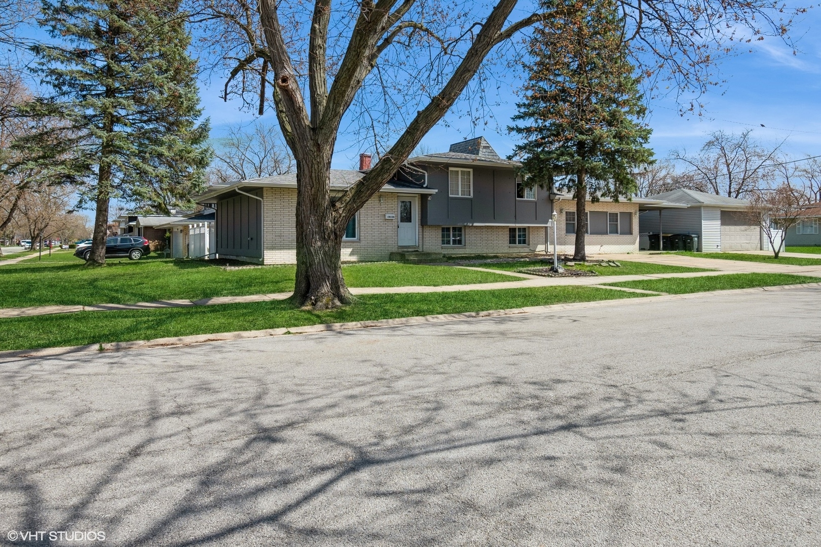 19135 Oakwood Avenue Property Photo