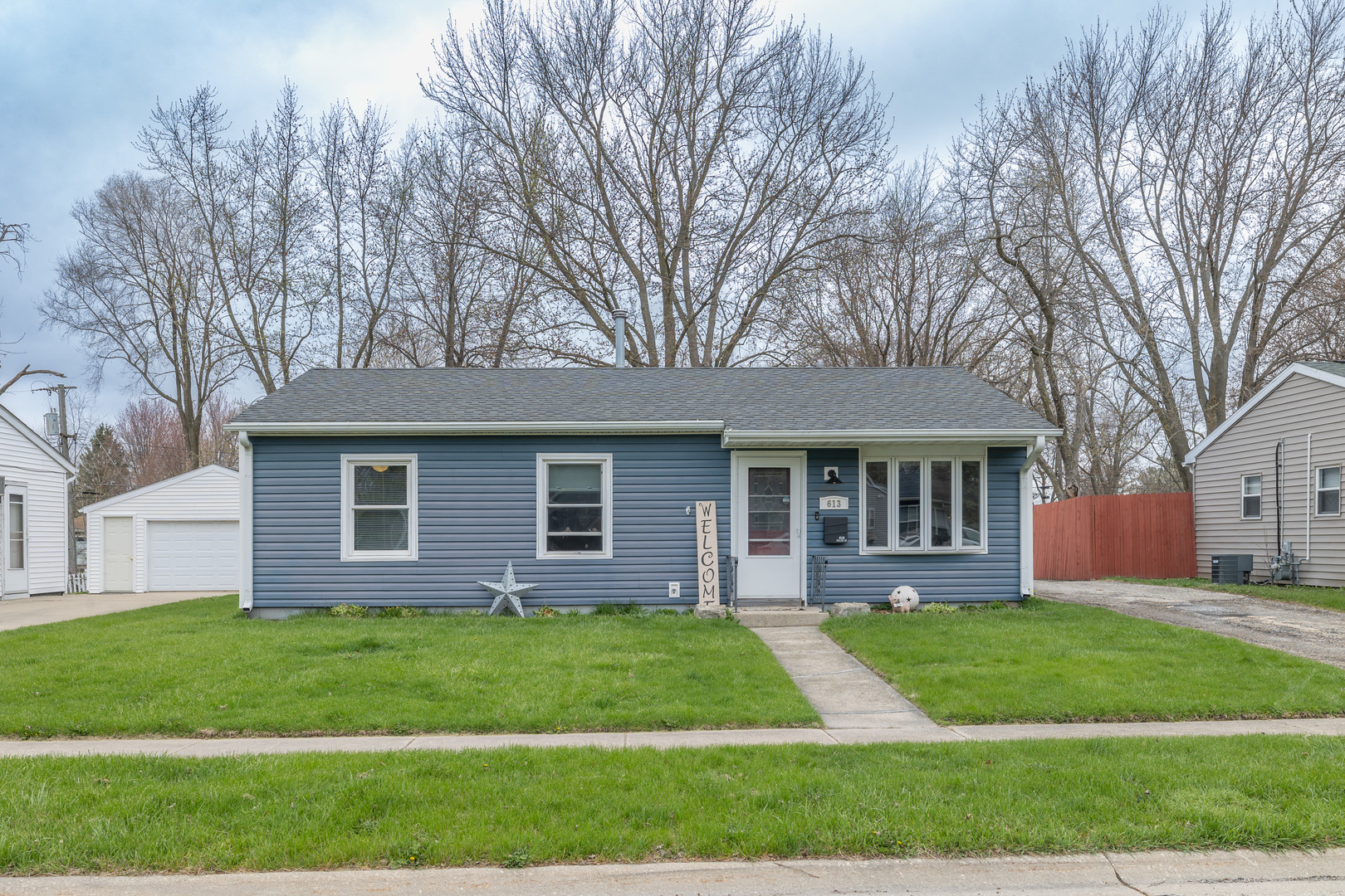 613 Fairlane Avenue Property Photo