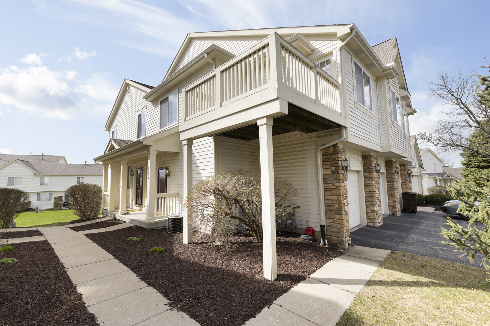 122 Real Estate Listings Main Image