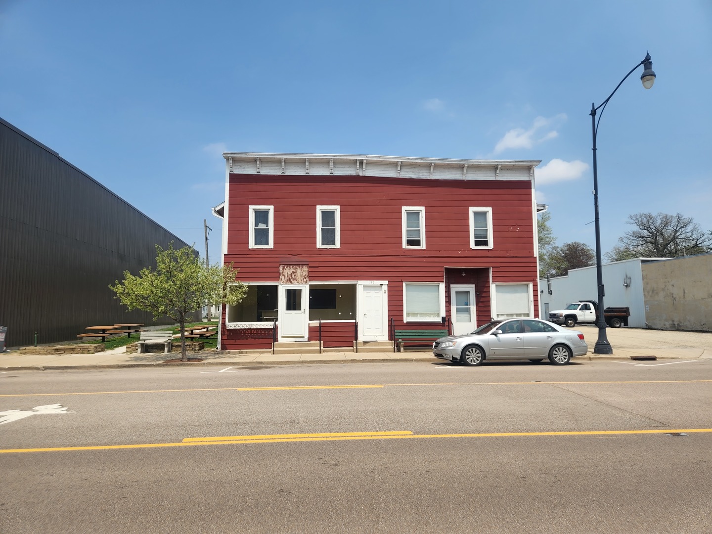 146 E Lincoln Avenue Property Photo