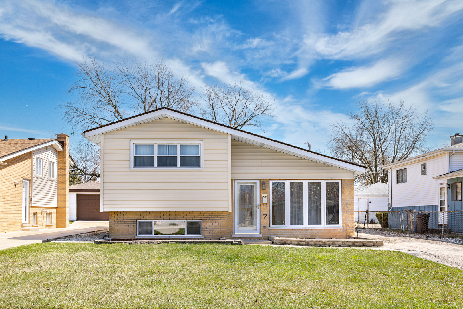 7 N School Street Property Photo