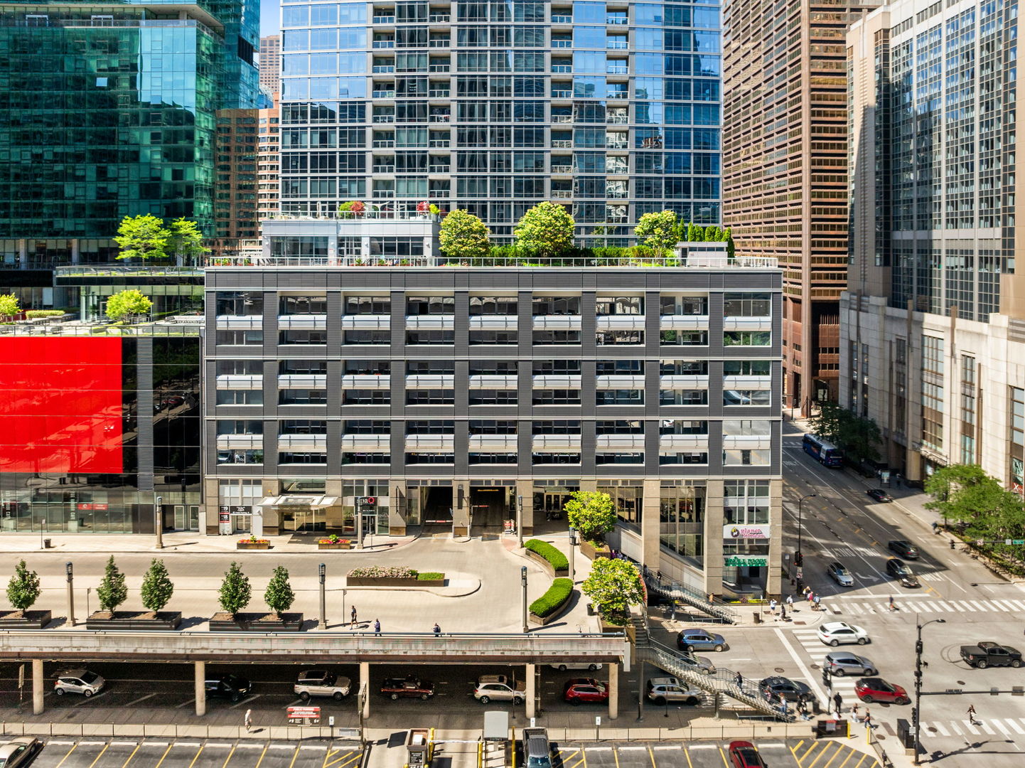 240 E Illinois Street 1802 Property Photo 2