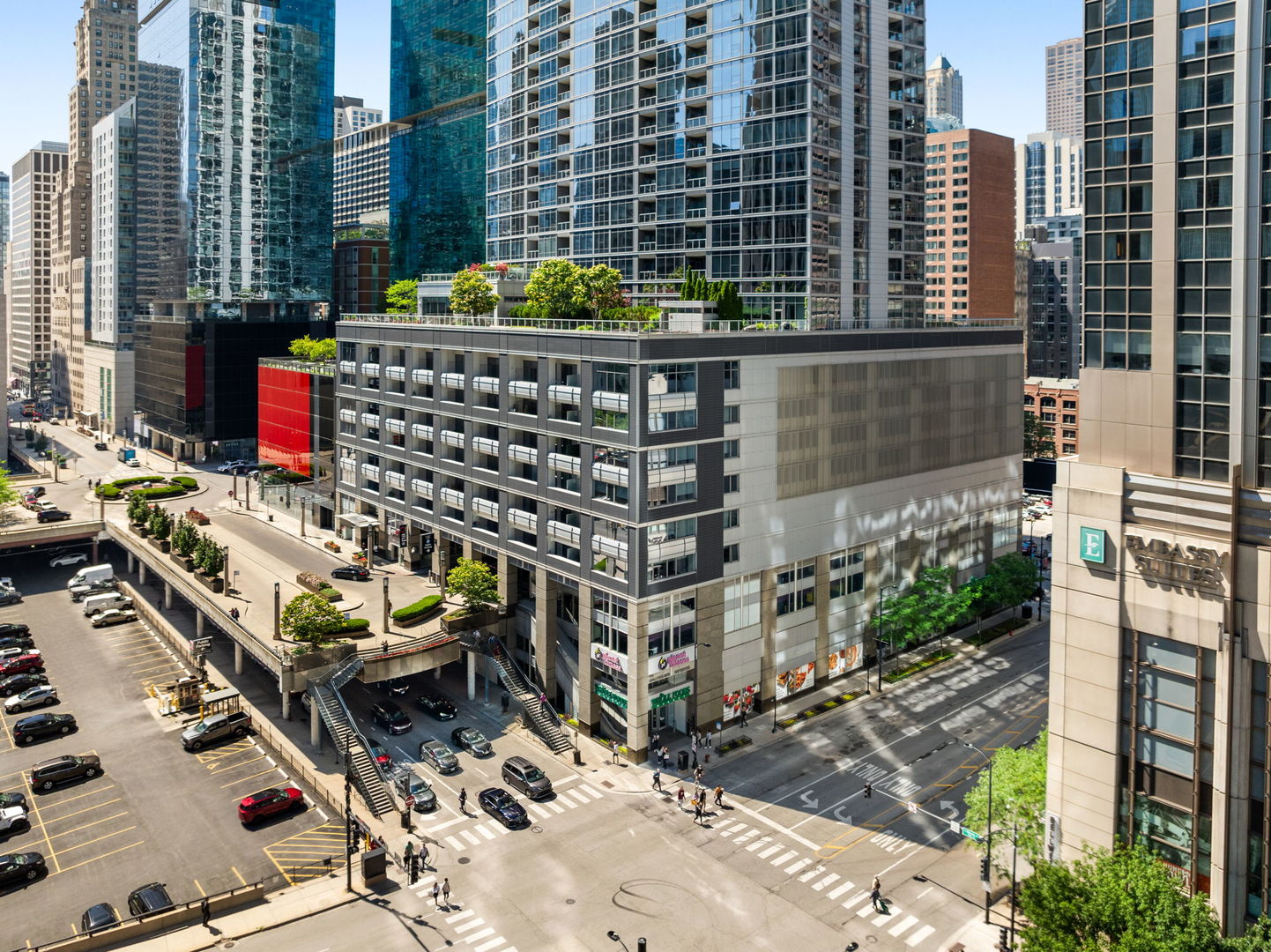 240 E Illinois Street 1802 Property Photo 3