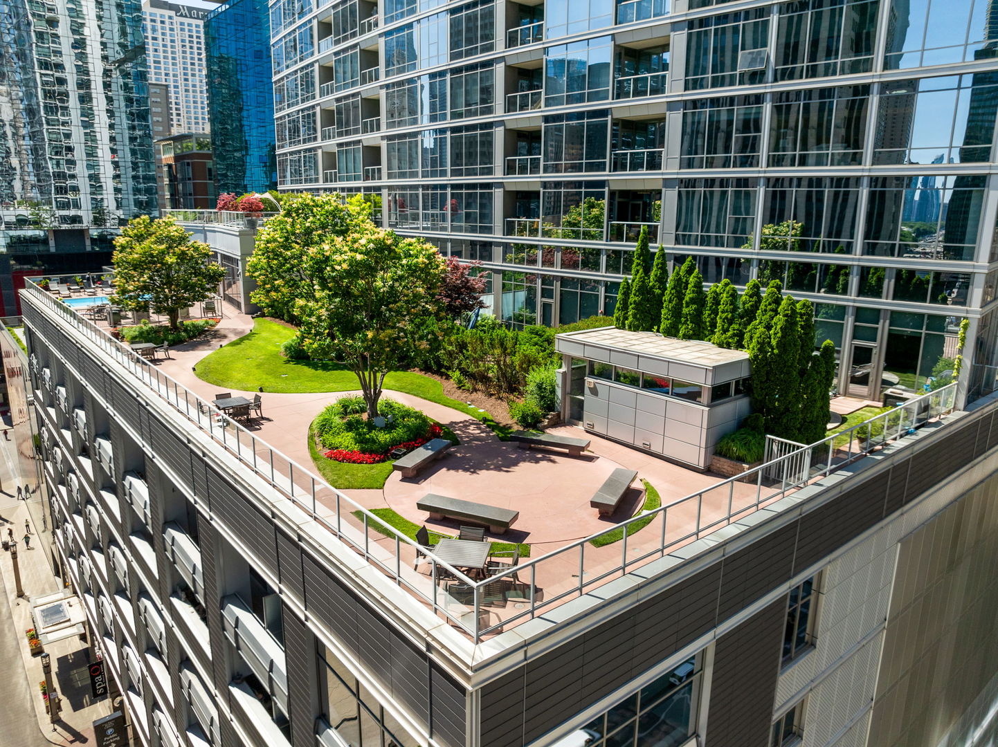 240 E Illinois Street 1802 Property Photo 5