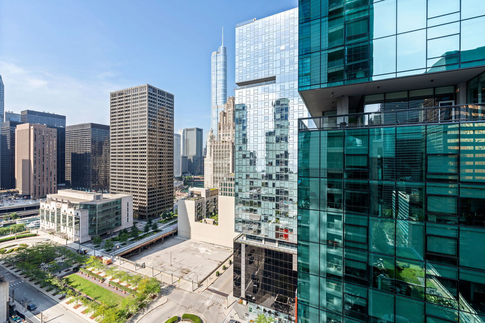 240 E Illinois Street 1802 Property Photo 20