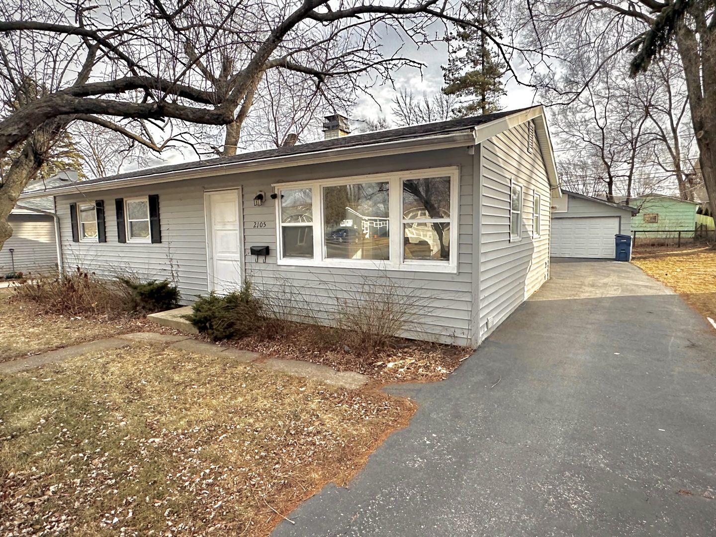 2105 N Grove Avenue Property Photo