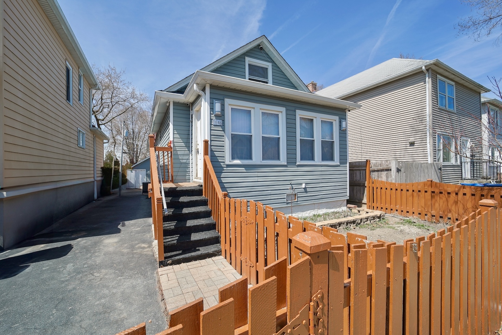 1646 Victoria Avenue Property Photo
