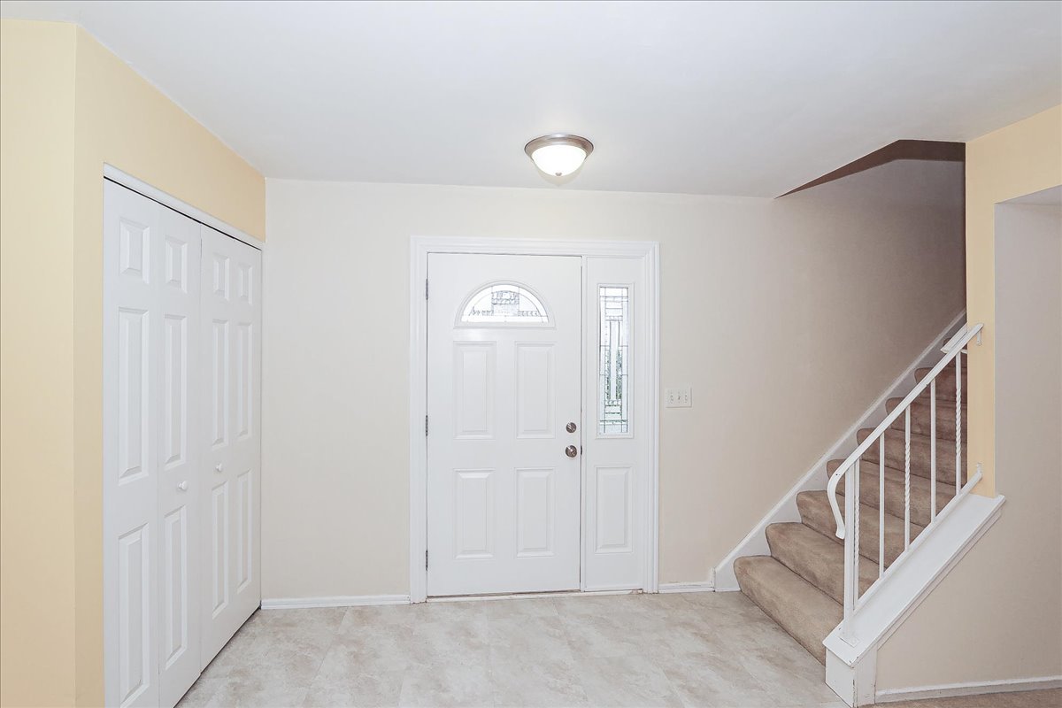 4946 Somerton Dr Property Photo 3