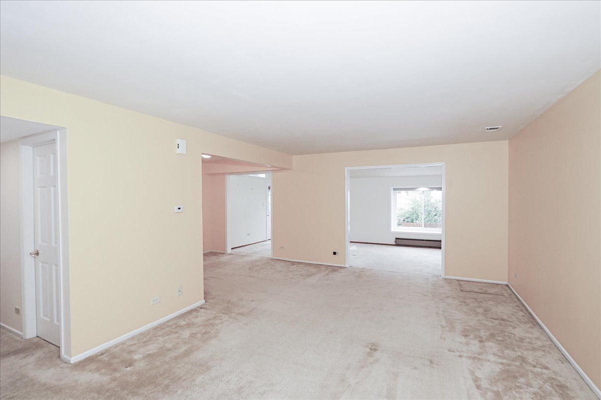 4946 Somerton Dr Property Photo 6