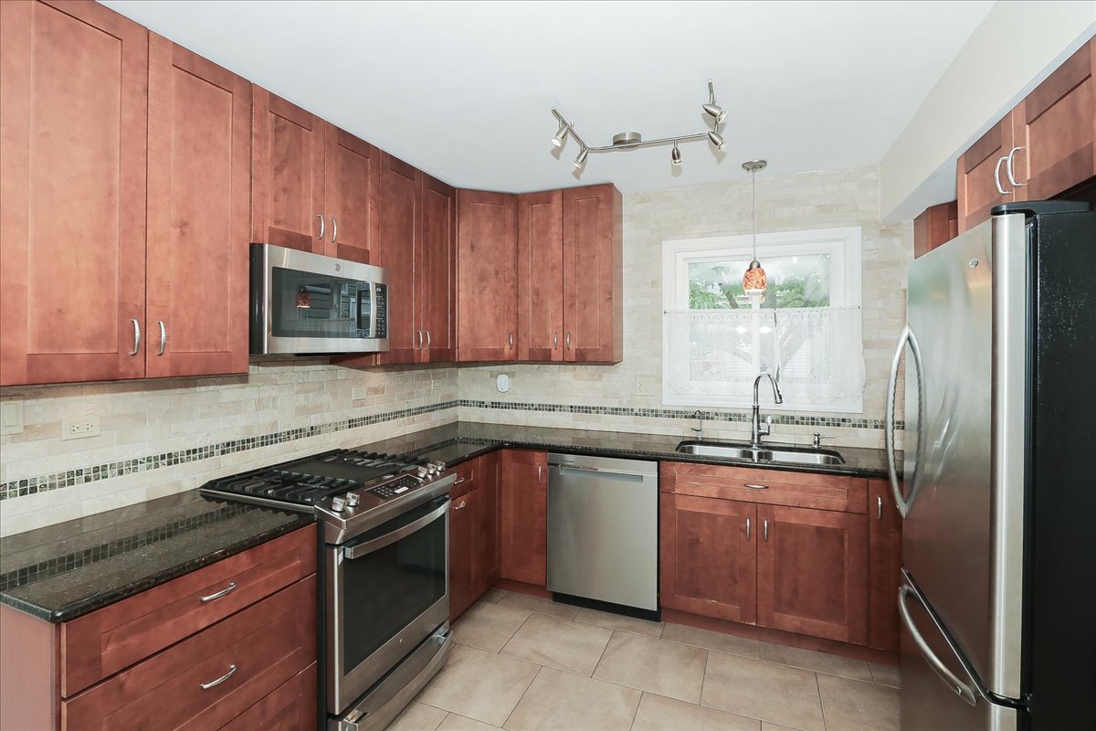 4946 Somerton Dr Property Photo 9