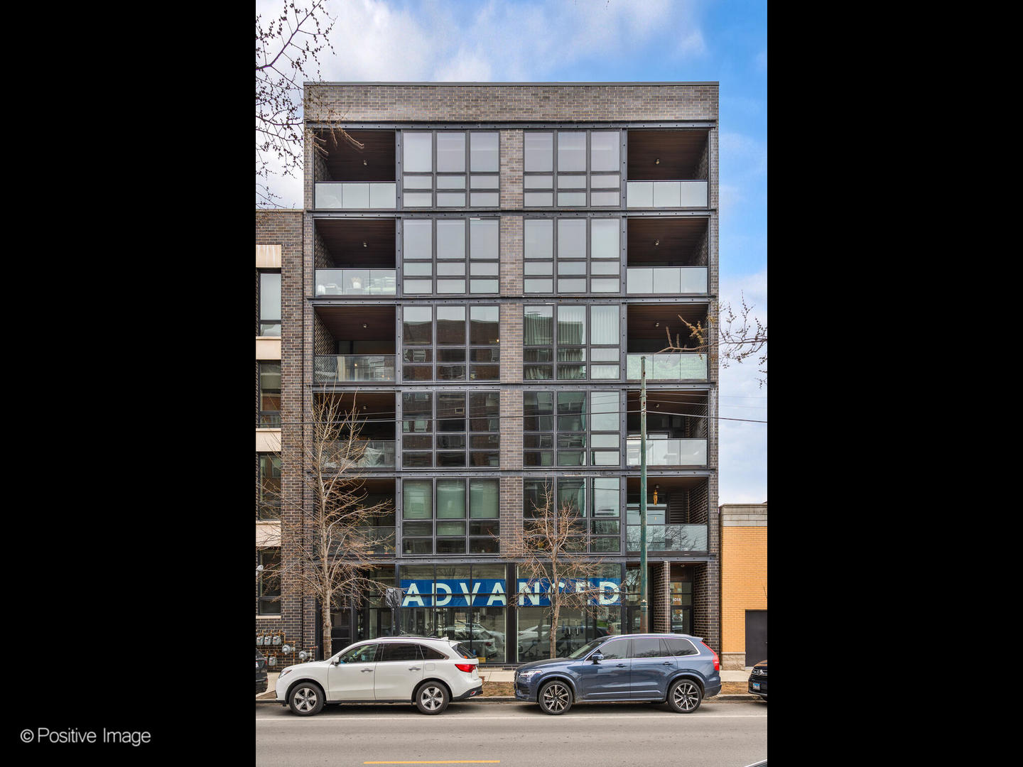 1018 N Larrabee St Property Photo 1