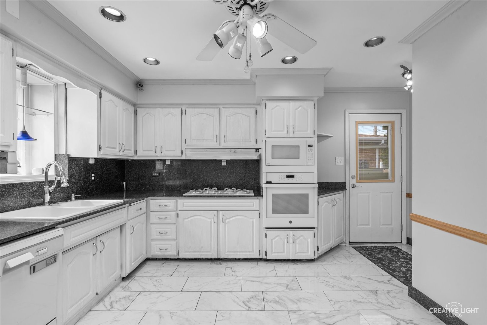 5548 Oak Center Drive Property Photo 6