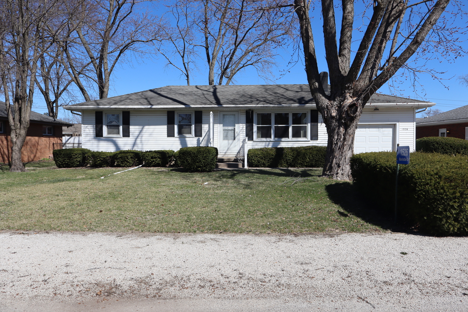 1526 Manhattan Drive Property Photo