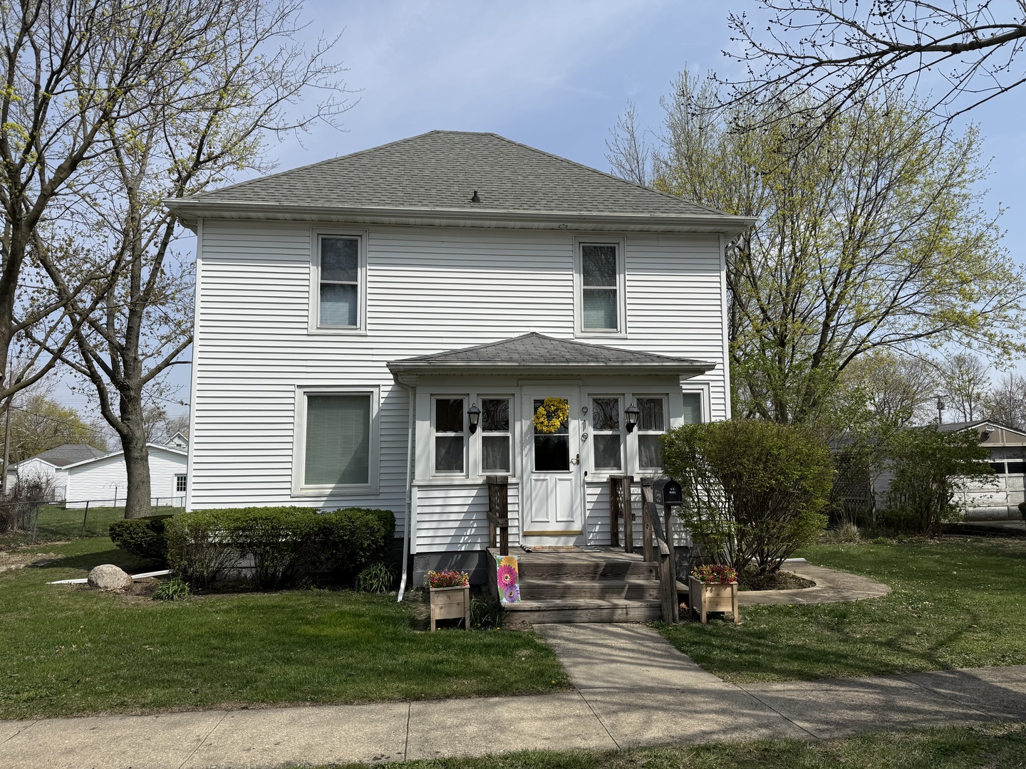919 E Center Street Property Photo
