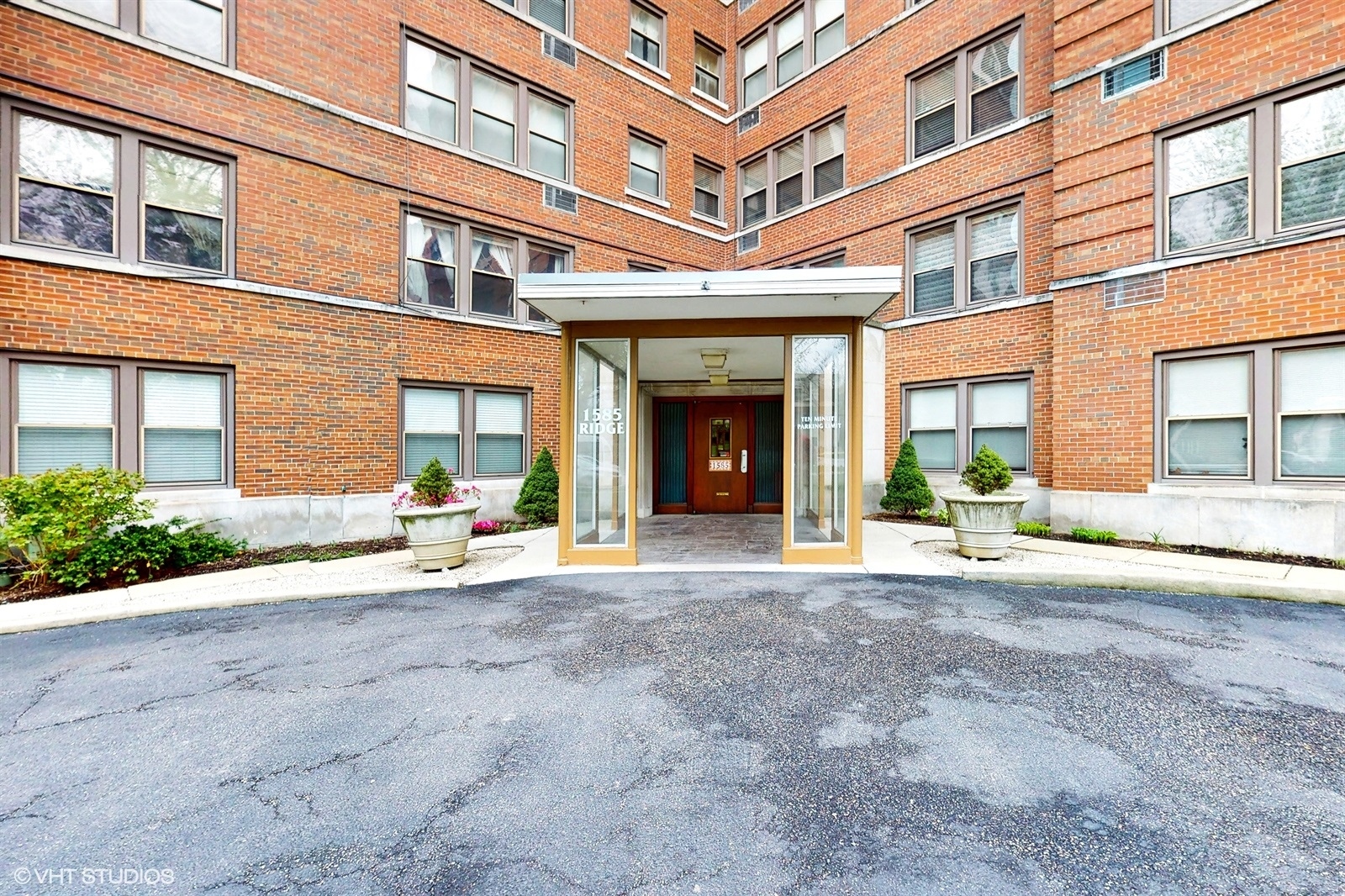 1585 Ridge Avenue 706 Property Photo 2
