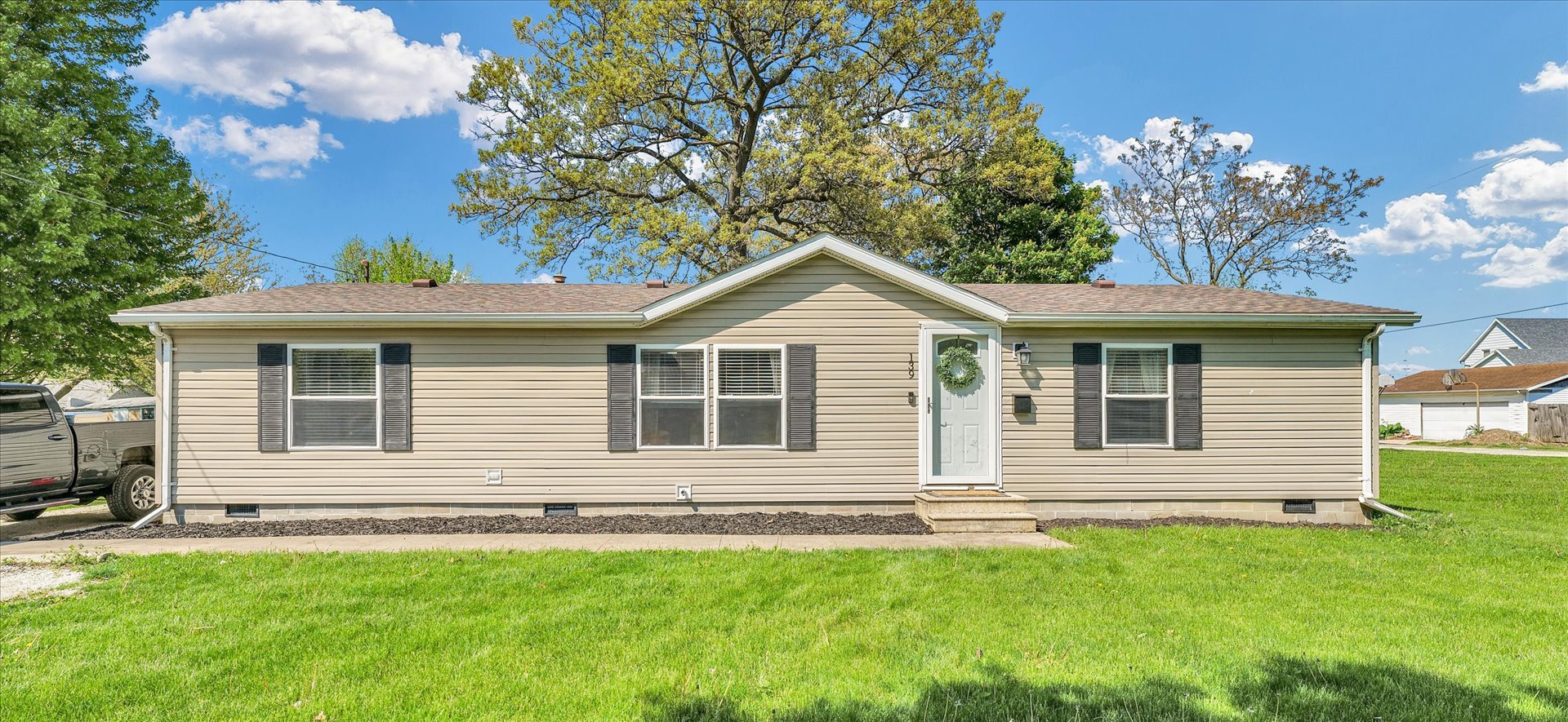 139 W Oak Street Property Photo
