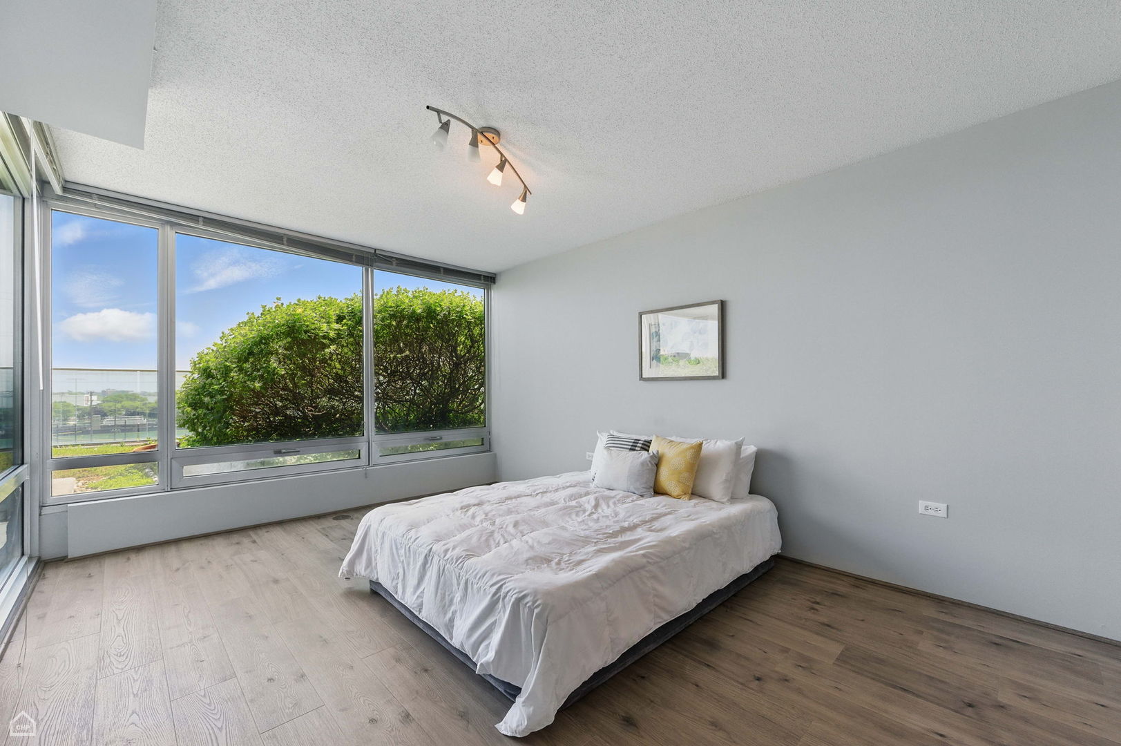9715 Woods Drive 805 Property Photo 14