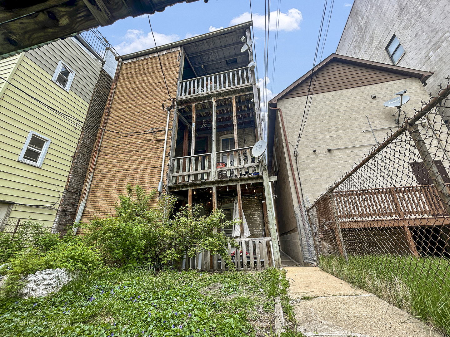 1633 W North Avenue Property Photo 3