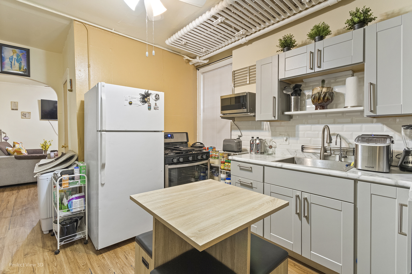 1633 W North Avenue Property Photo 5