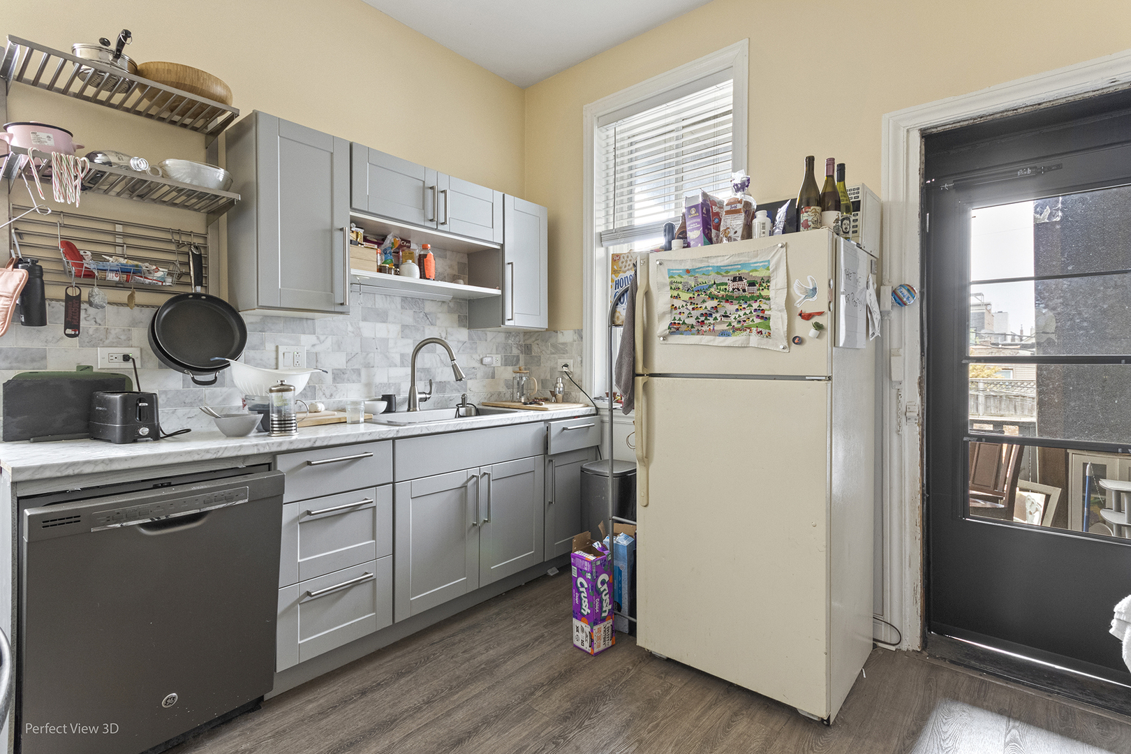 1633 W North Avenue Property Photo 9