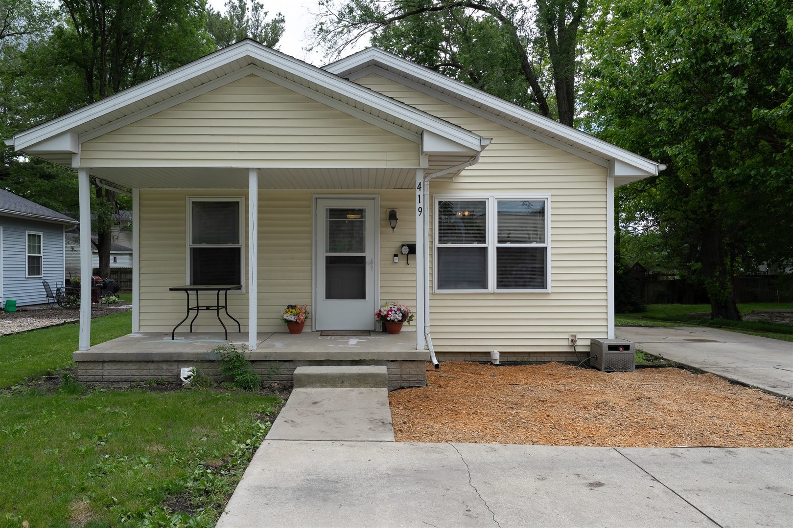 419 W Vernon Ave Property Photo 1