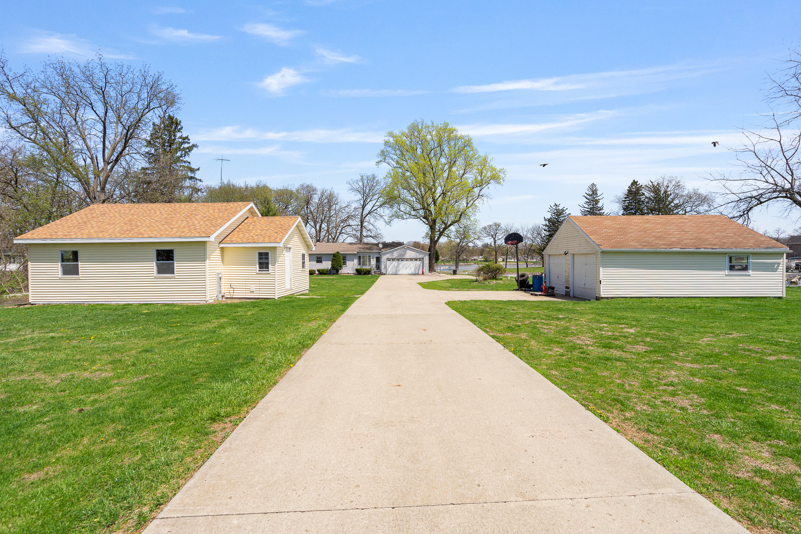 2697 River Road Property Photo