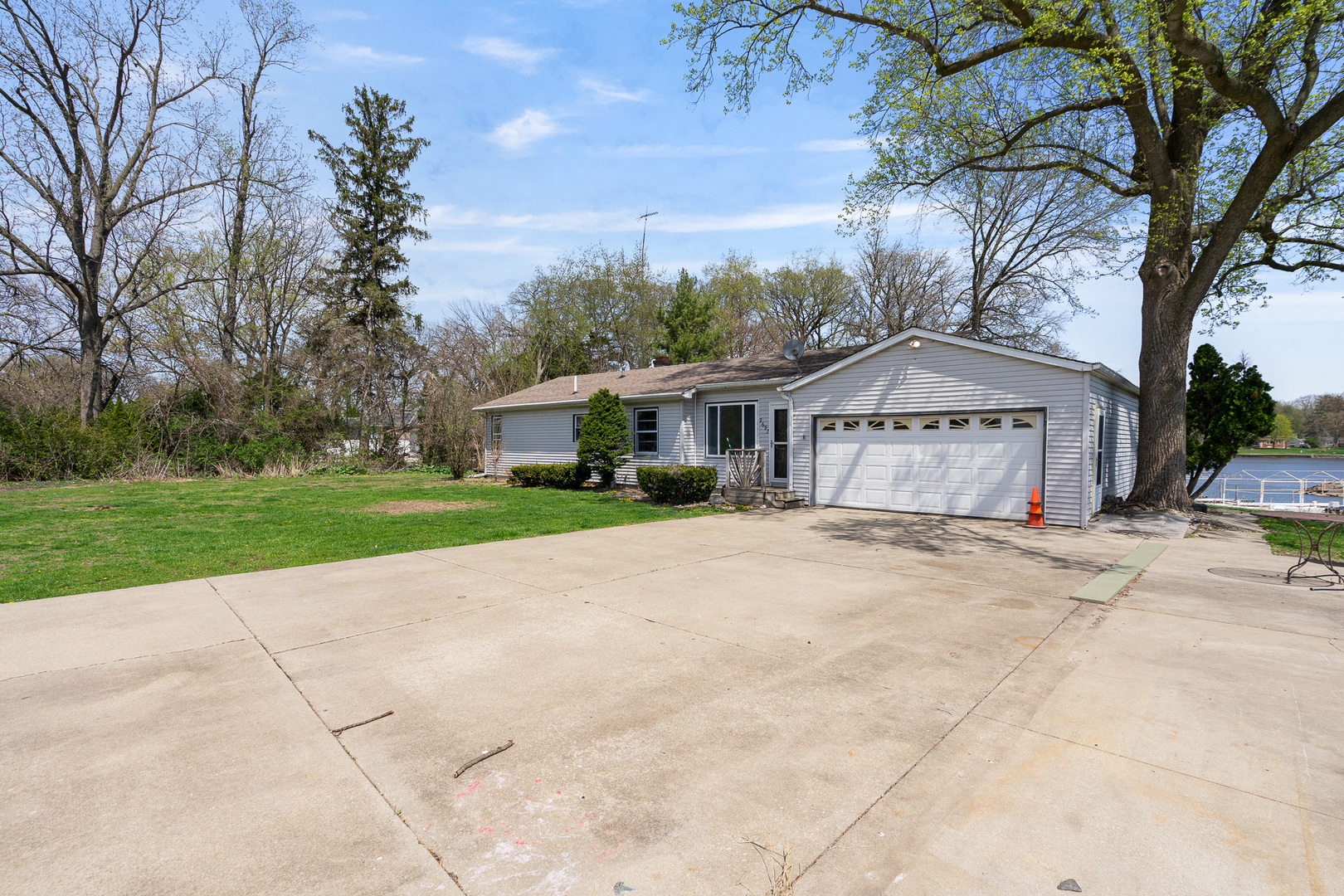 2697 River Road Property Photo 6