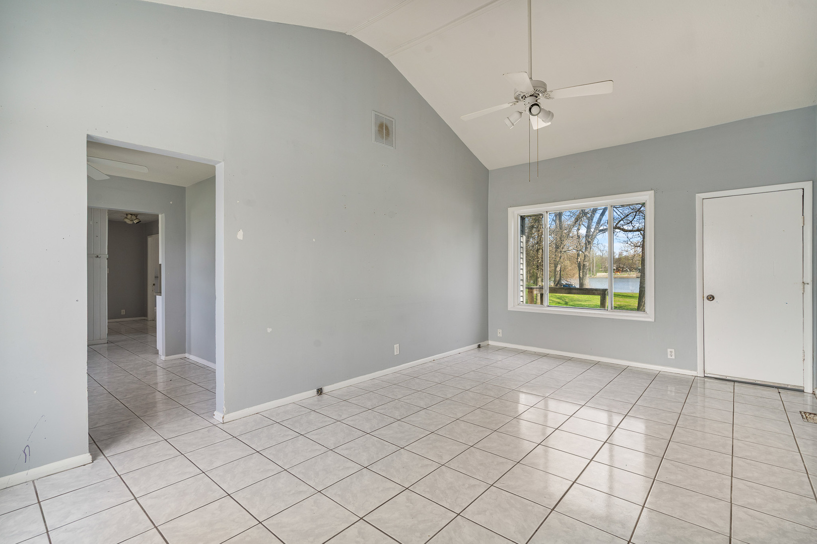 2697 River Road Property Photo 7