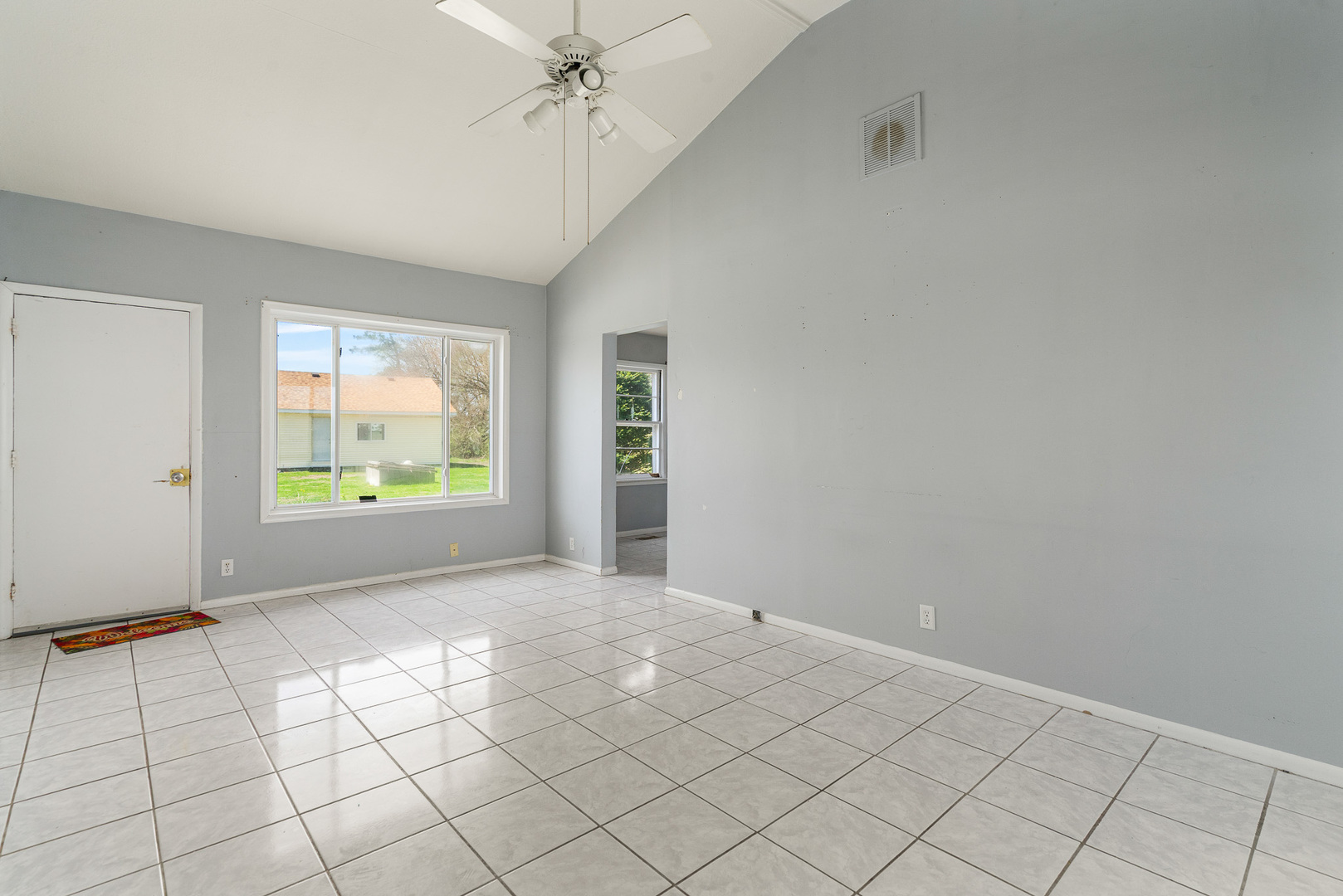 2697 River Road Property Photo 8