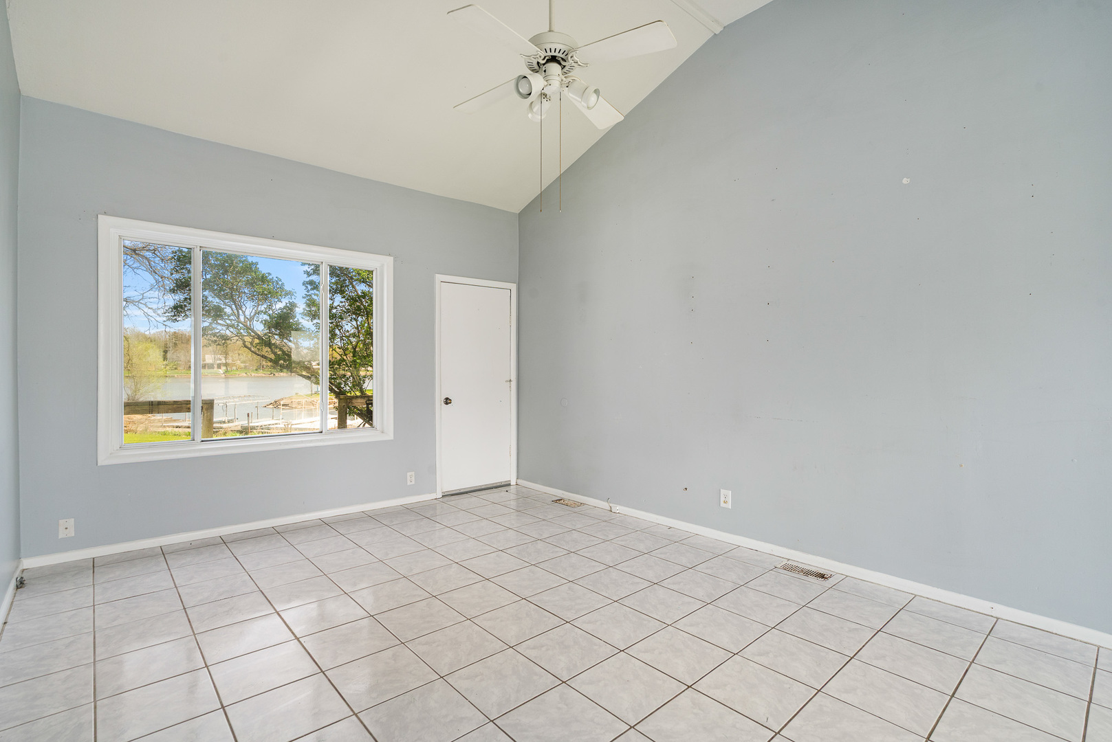 2697 River Road Property Photo 9