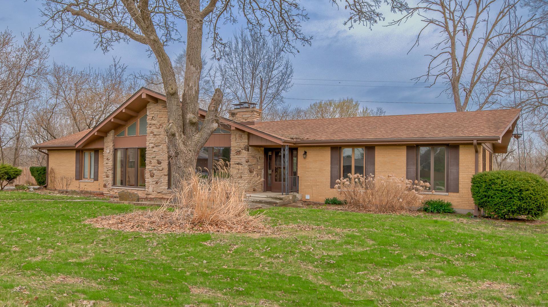61008 Real Estate Listings Main Image