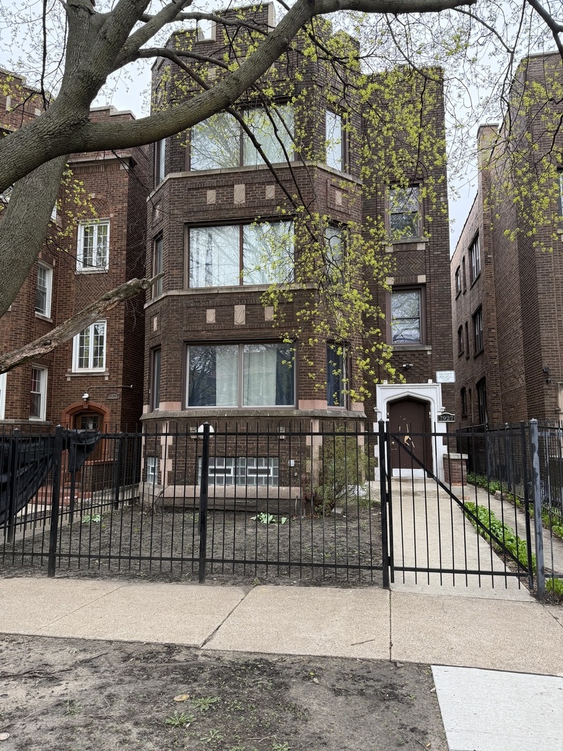 7927 S Langley Avenue Property Photo