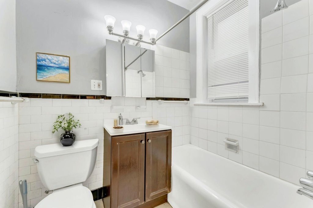 8012 S Essex Avenue 3s Property Photo 7