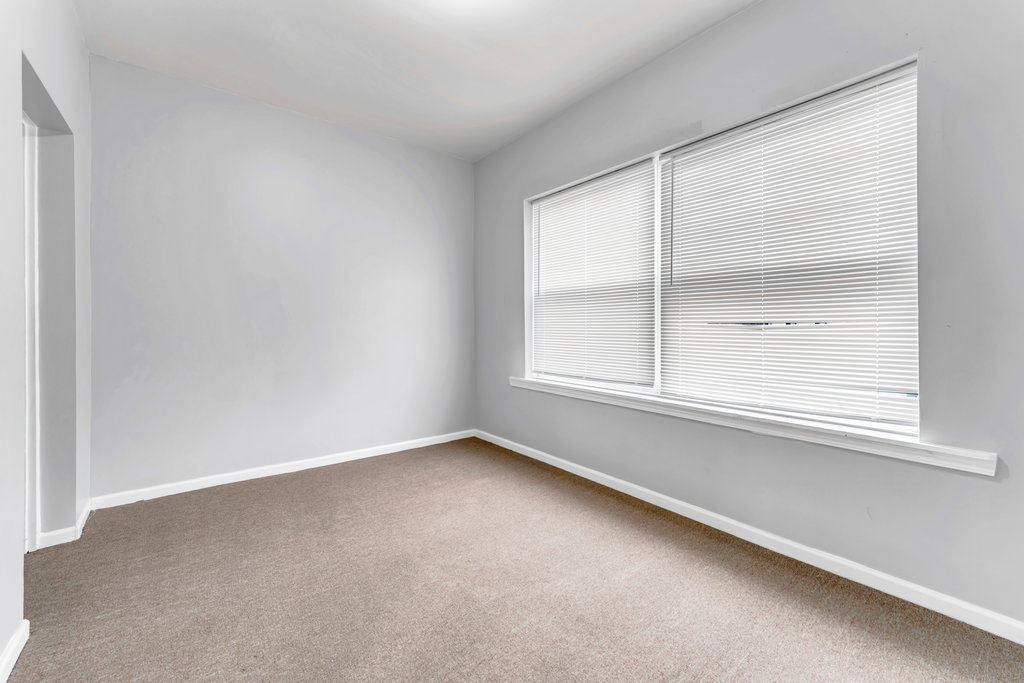 8012 S Essex Avenue 3s Property Photo 11