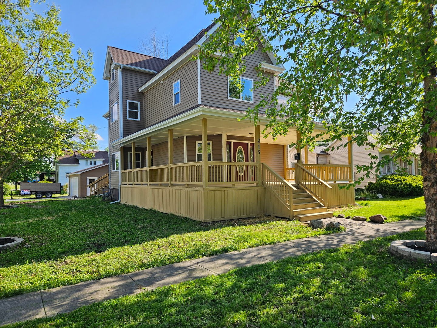 215 E Sale Street Property Photo 1