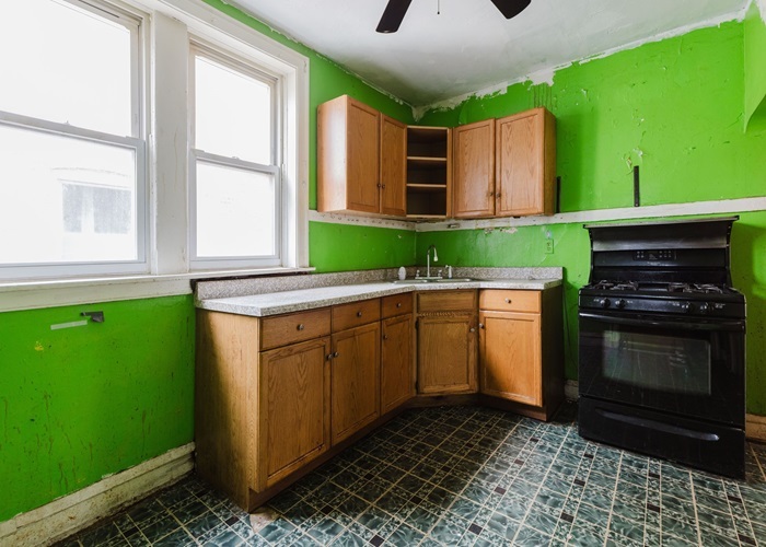 8642 S Euclid Avenue Property Photo 4