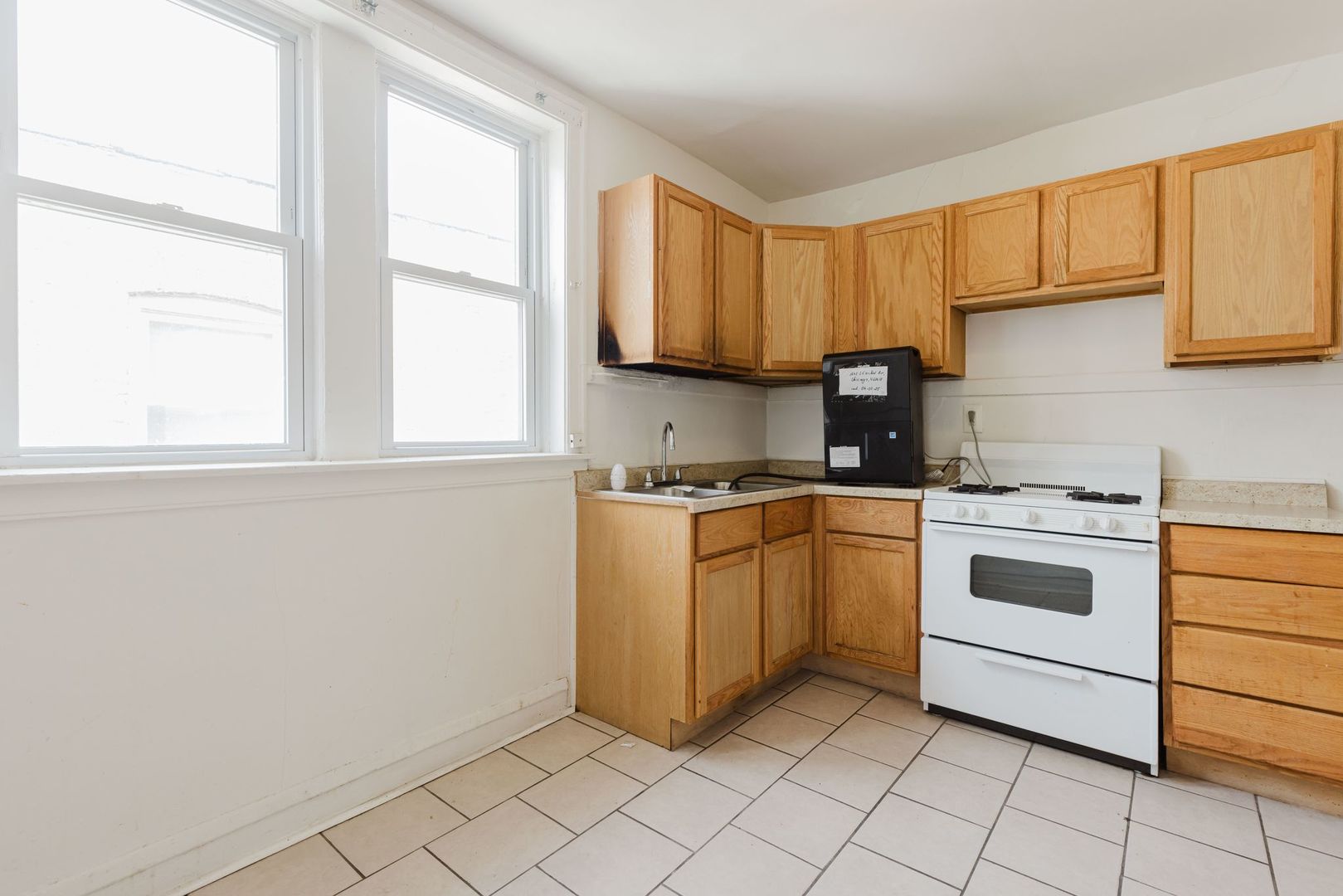 8642 S Euclid Avenue Property Photo 5