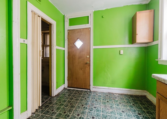 8642 S Euclid Avenue Property Photo 7