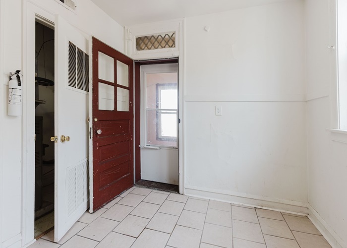 8642 S Euclid Avenue Property Photo 8