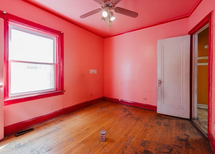 8642 S Euclid Avenue Property Photo 10