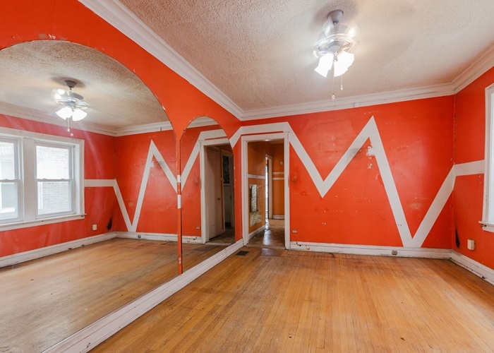 8642 S Euclid Avenue Property Photo 12