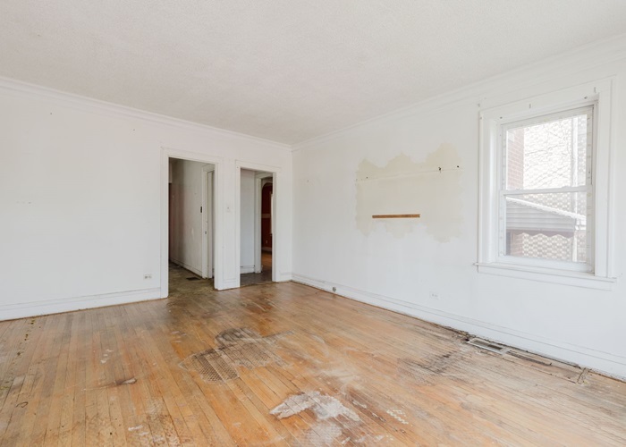 8642 S Euclid Avenue Property Photo 13