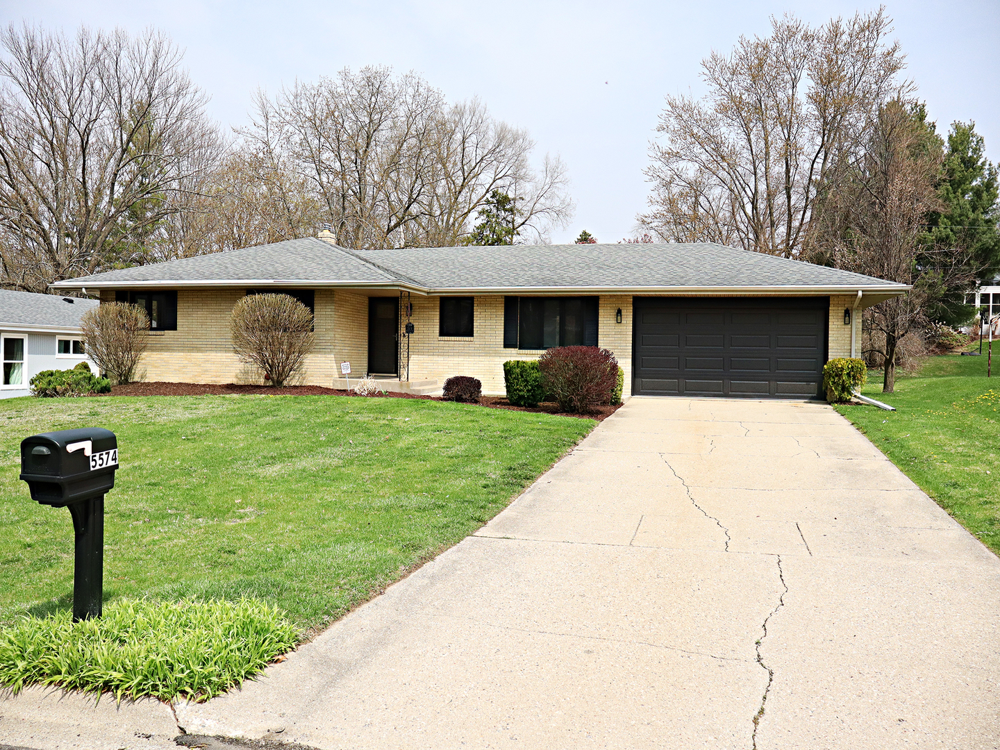 5574 Knollwood Road Property Photo